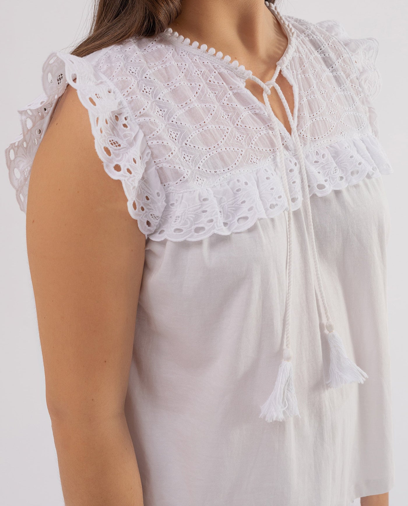 WHITE SWISS EMBROIDERY COMBINED T-SHIRT