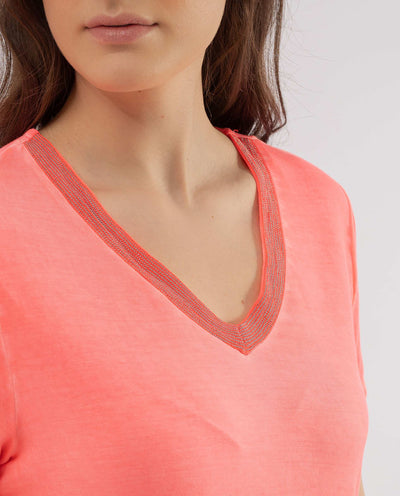 STRAWBERRY WASHED T-SHIRT WITH CHAIN ​​NECKLINE
