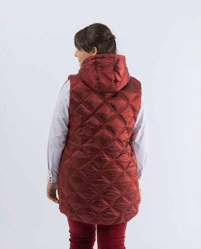 GILET LUNGO CON NASTRO CON LETTERE CILIEGIA