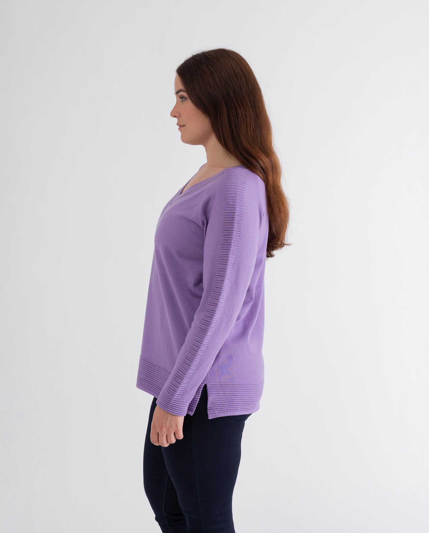 MAGLIA SCOLLO V CON STRASS E OTTOMAN VIOLA