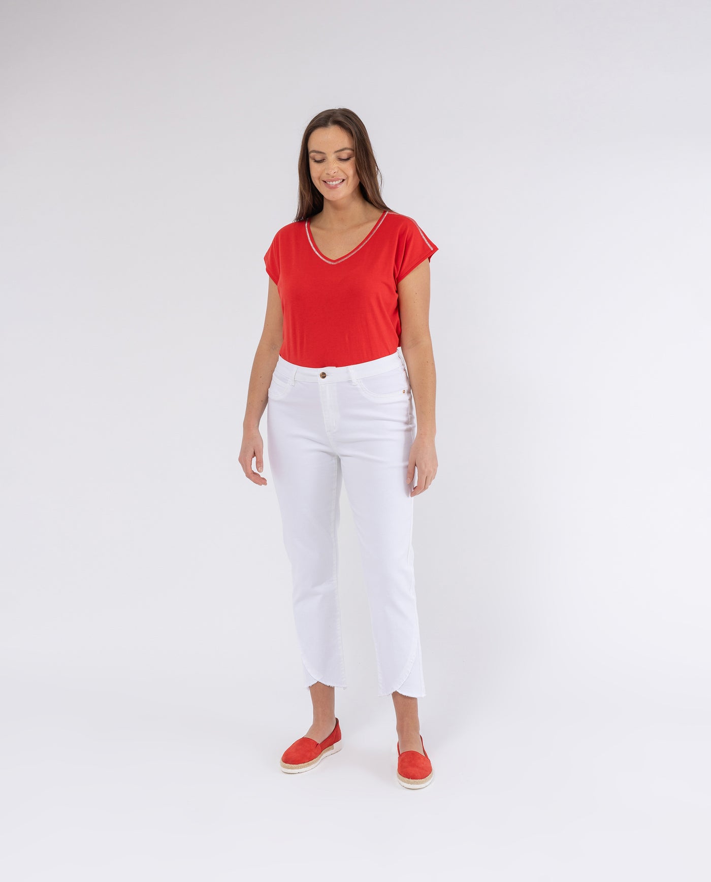 WHITE ROUNDED LOW CAPRI PANTS