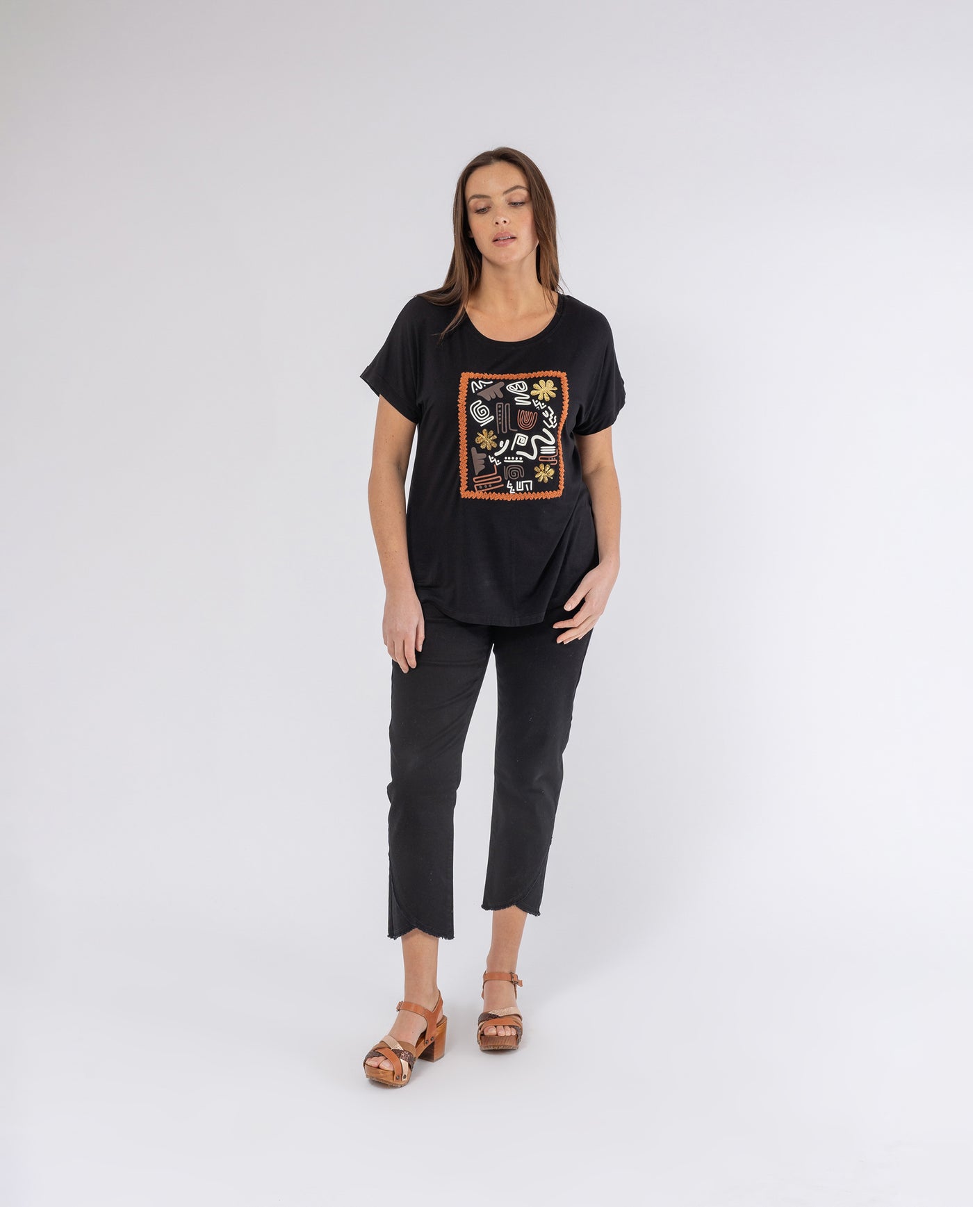 ETHNIC PRINT T-SHIRT AND BLACK FRAMED FINISHING