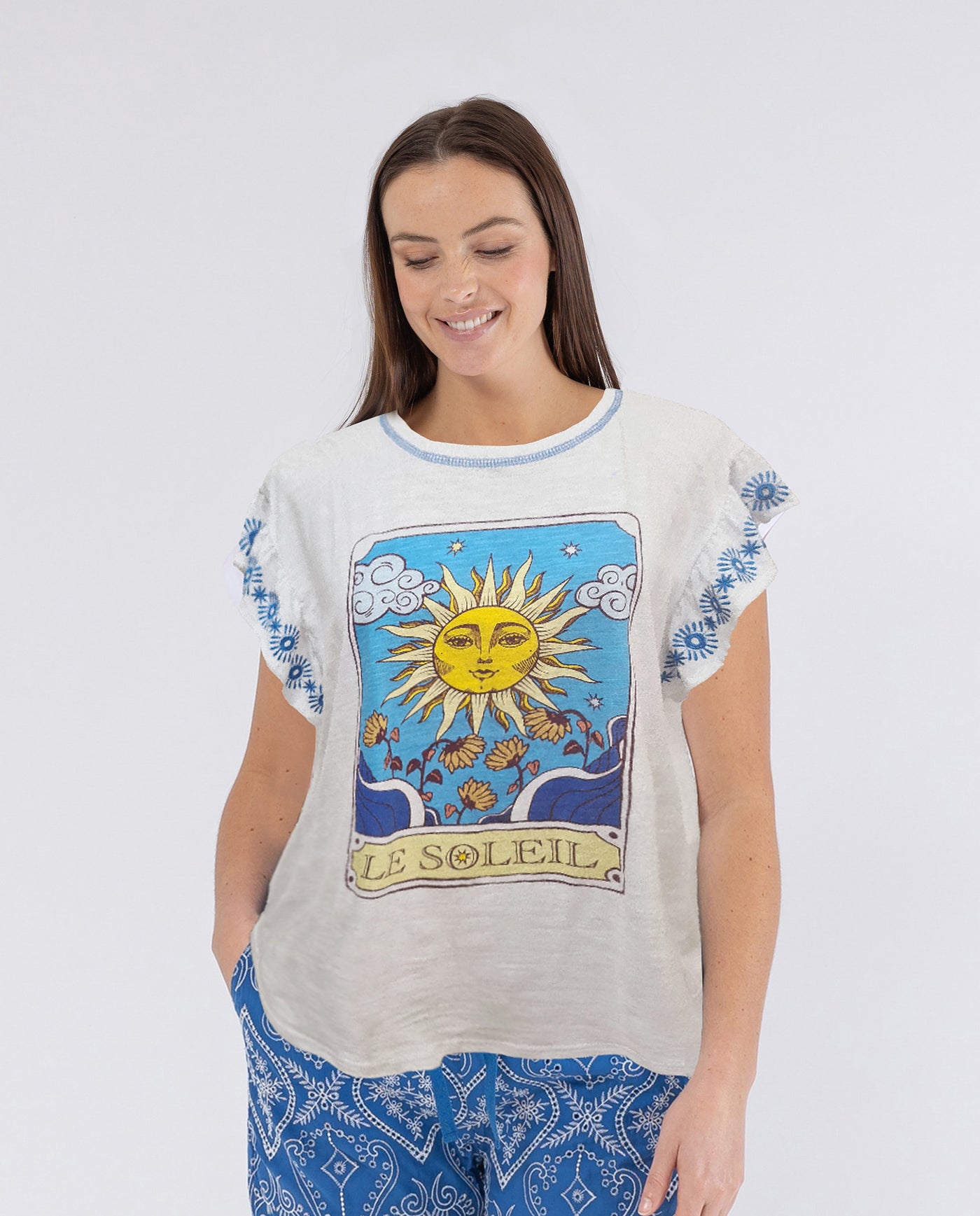 WHITE PRINTED POSITIONAL SUN T-SHIRT