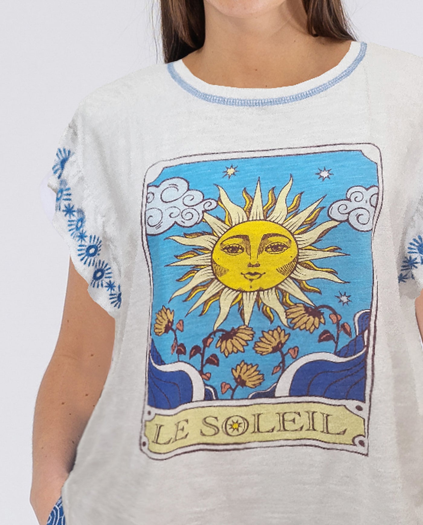 WHITE PRINTED POSITIONAL SUN T-SHIRT