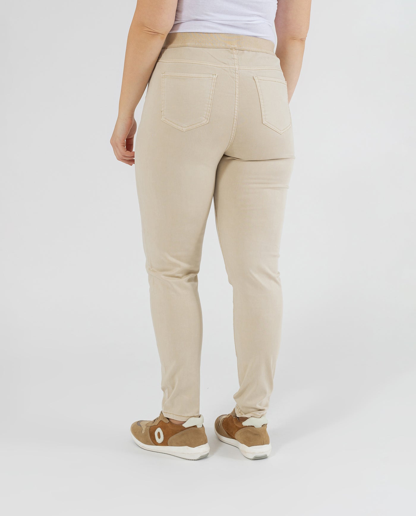 LEGGING SATINADO COSTURA ADELANTADA  ALMENDRA