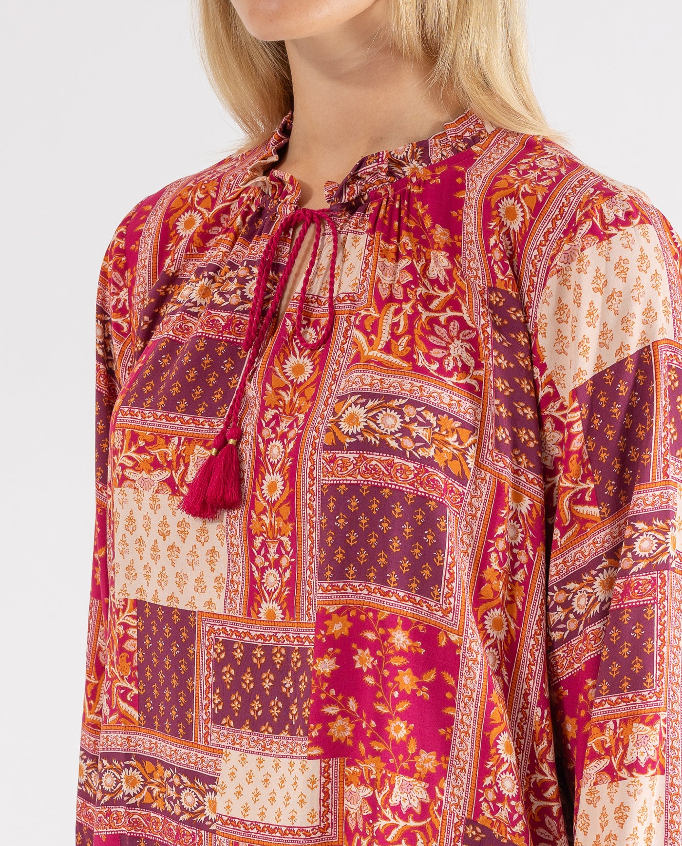BLUSA CON STAMPA PATCHWORK MARRONE