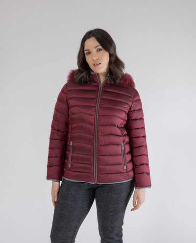 PARKA CON VIVO EN CONTRASTE ROJO