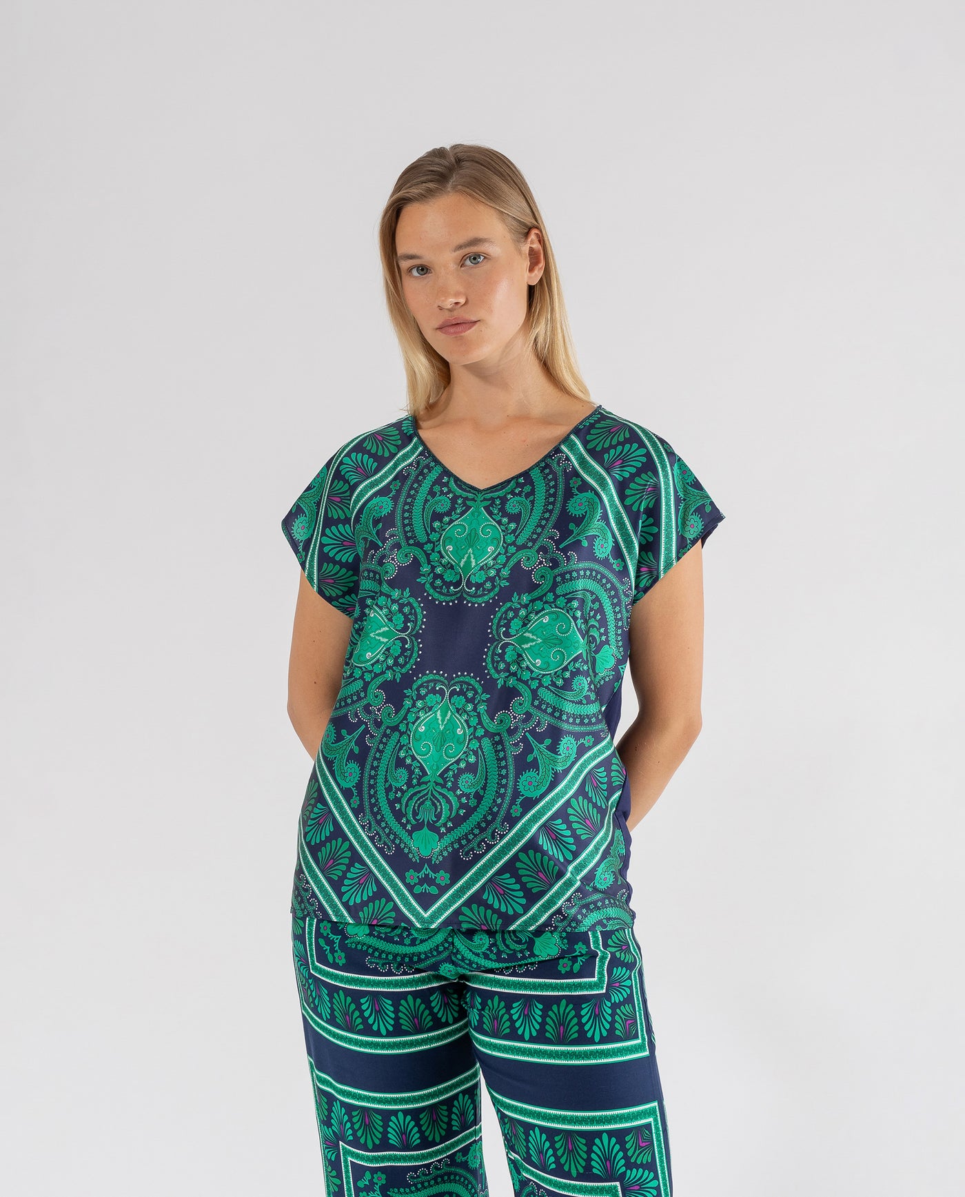 PRINTED T-SHIRT COMBINED SATIN AND DARK BLUE KNIT