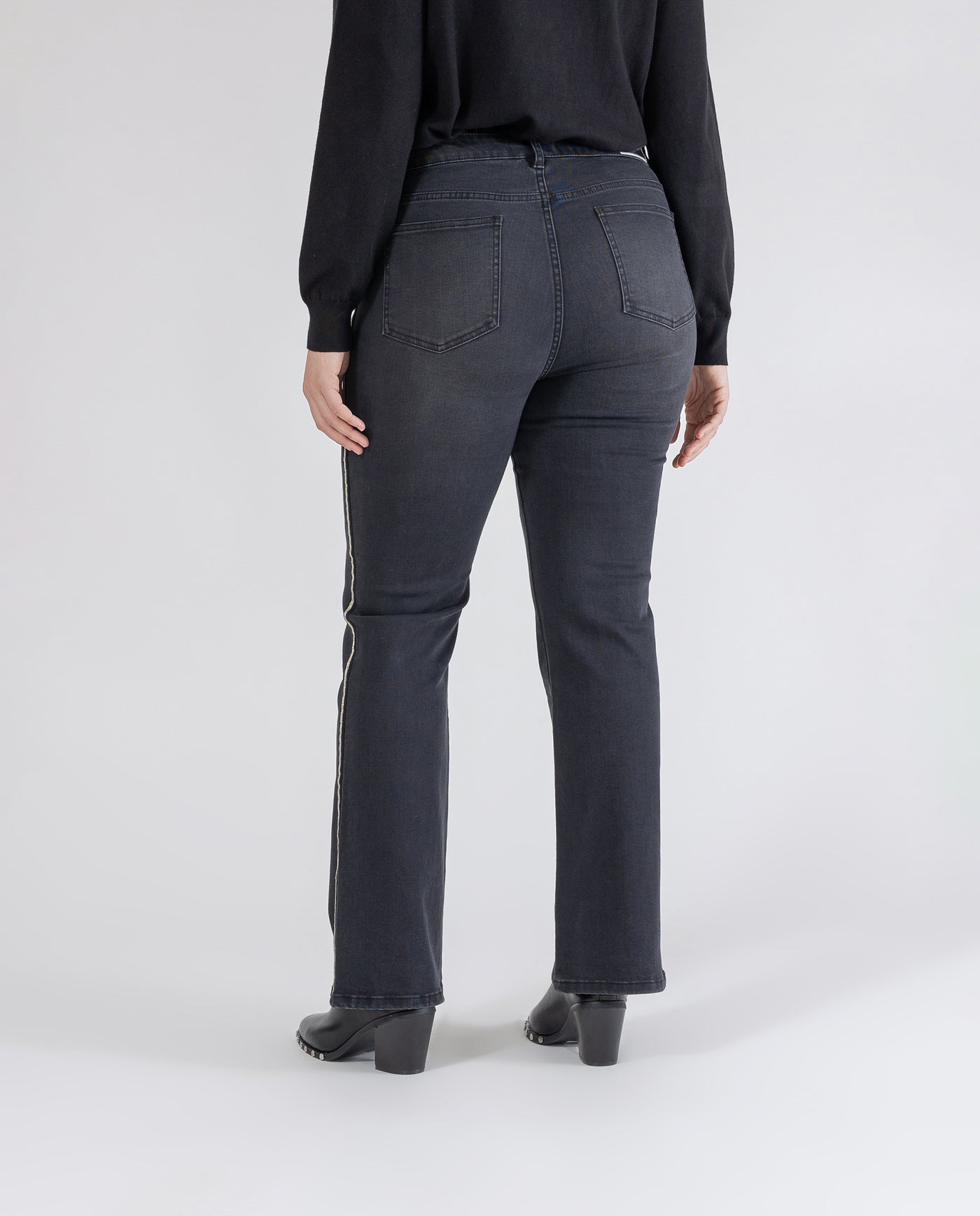 PANTALON VAQUERO CON STRASS NEGRO