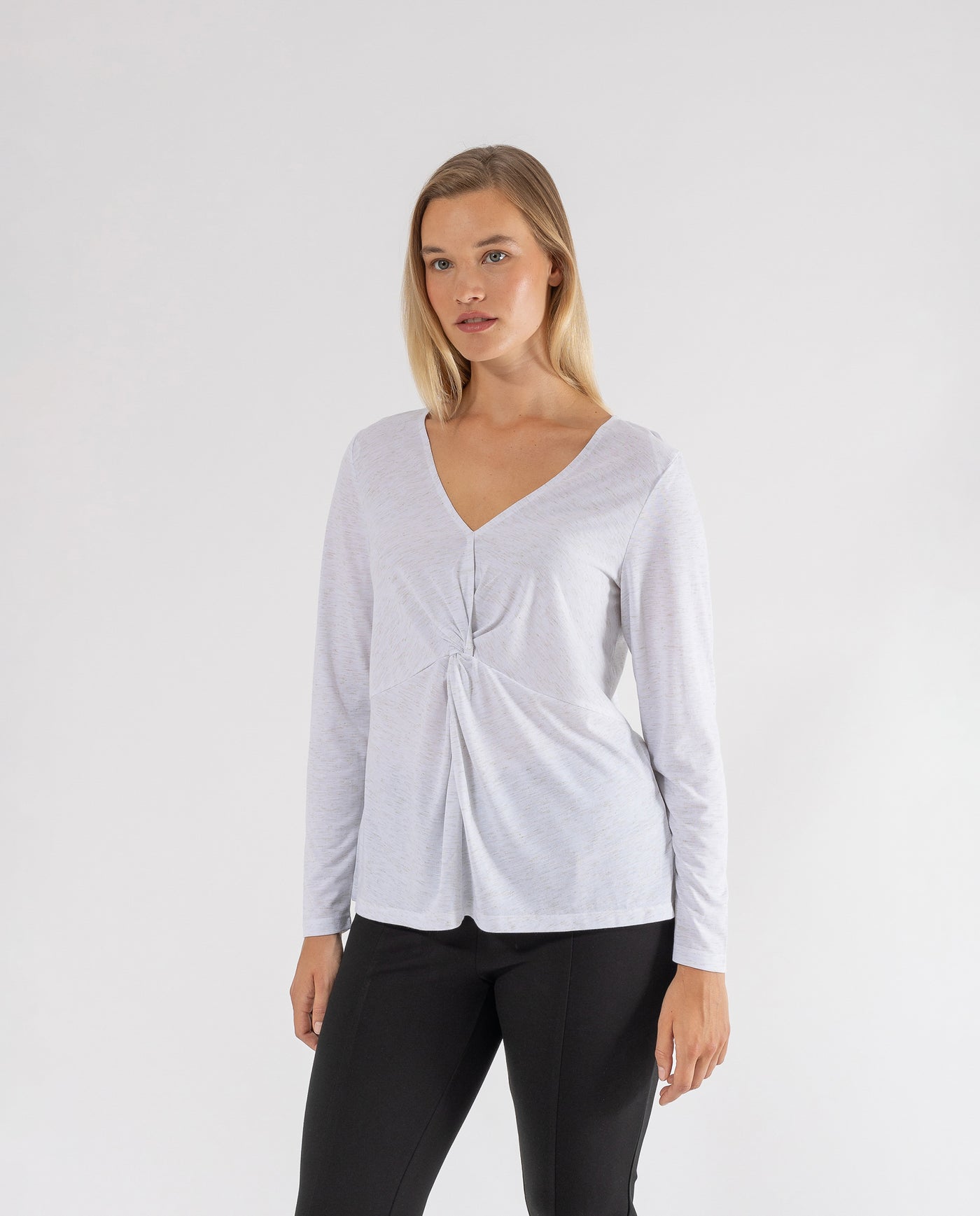 T-SHIRT CON DETTAGLIO NODO CON FILO METALLICO BIANCO