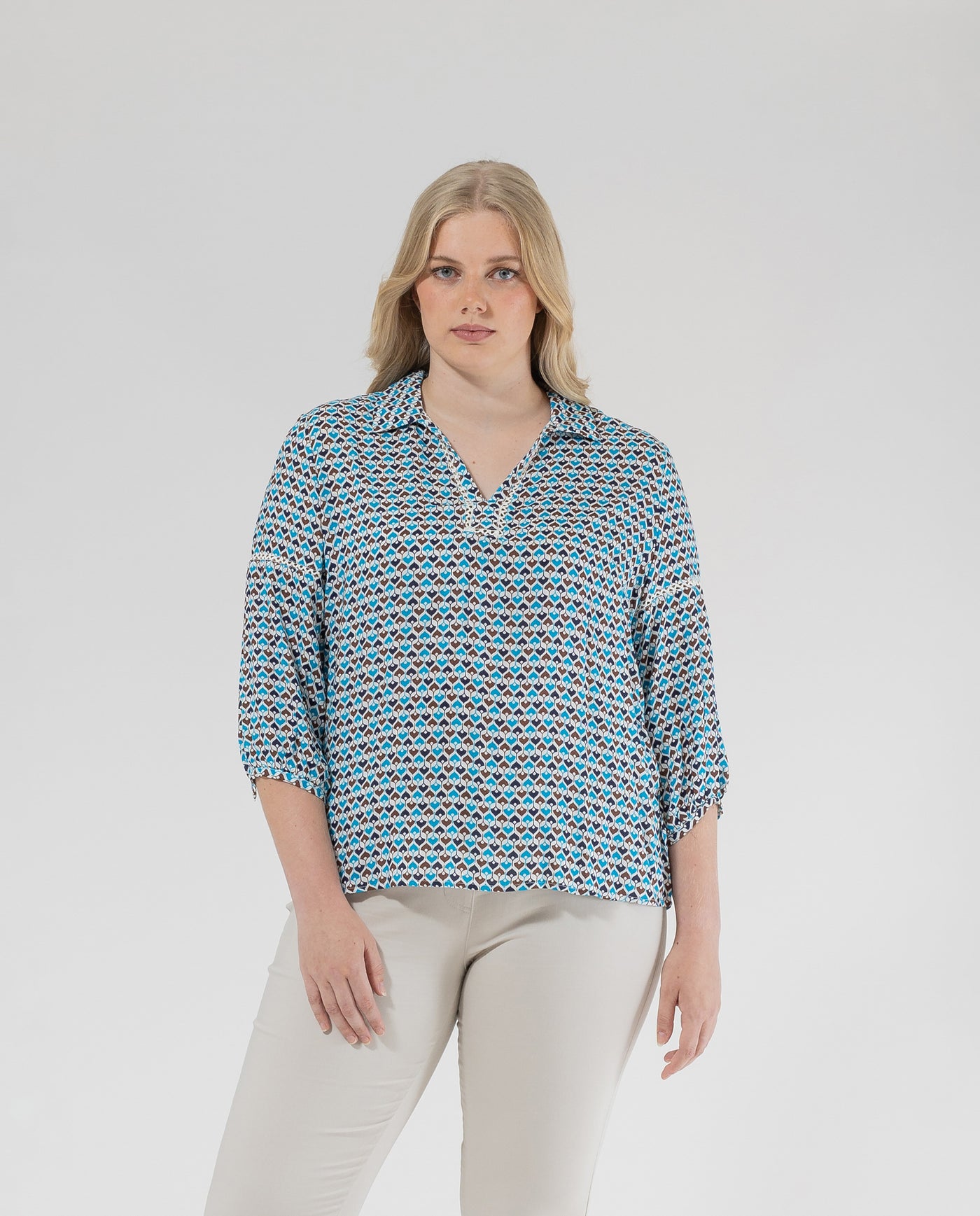 PRINTED BLOUSE WITH LAPEL COLLAR AND THREE-QUARTER SLEEVES IN BLUE