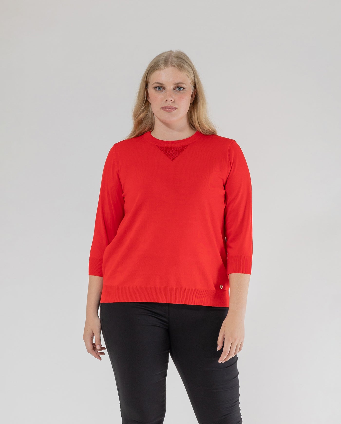 RED THREE-QUARTER SLEEVE ROUND NECK JERSEY