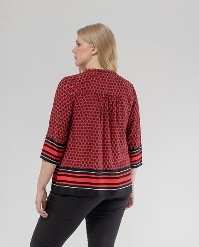 BLUSA ESTAMPADO GEOMETRICO Y MANGA TRES CUARTOS ROJO