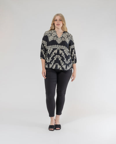 BLACK PRINTED V-NECK BLOUSE
