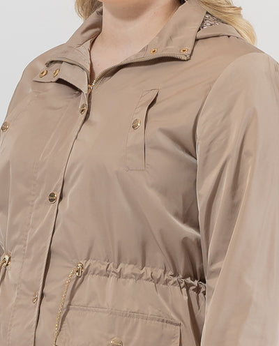 PARKA CAPUCHA DESMONTABLE Y CINTURA AJUSTABLE CAMEL