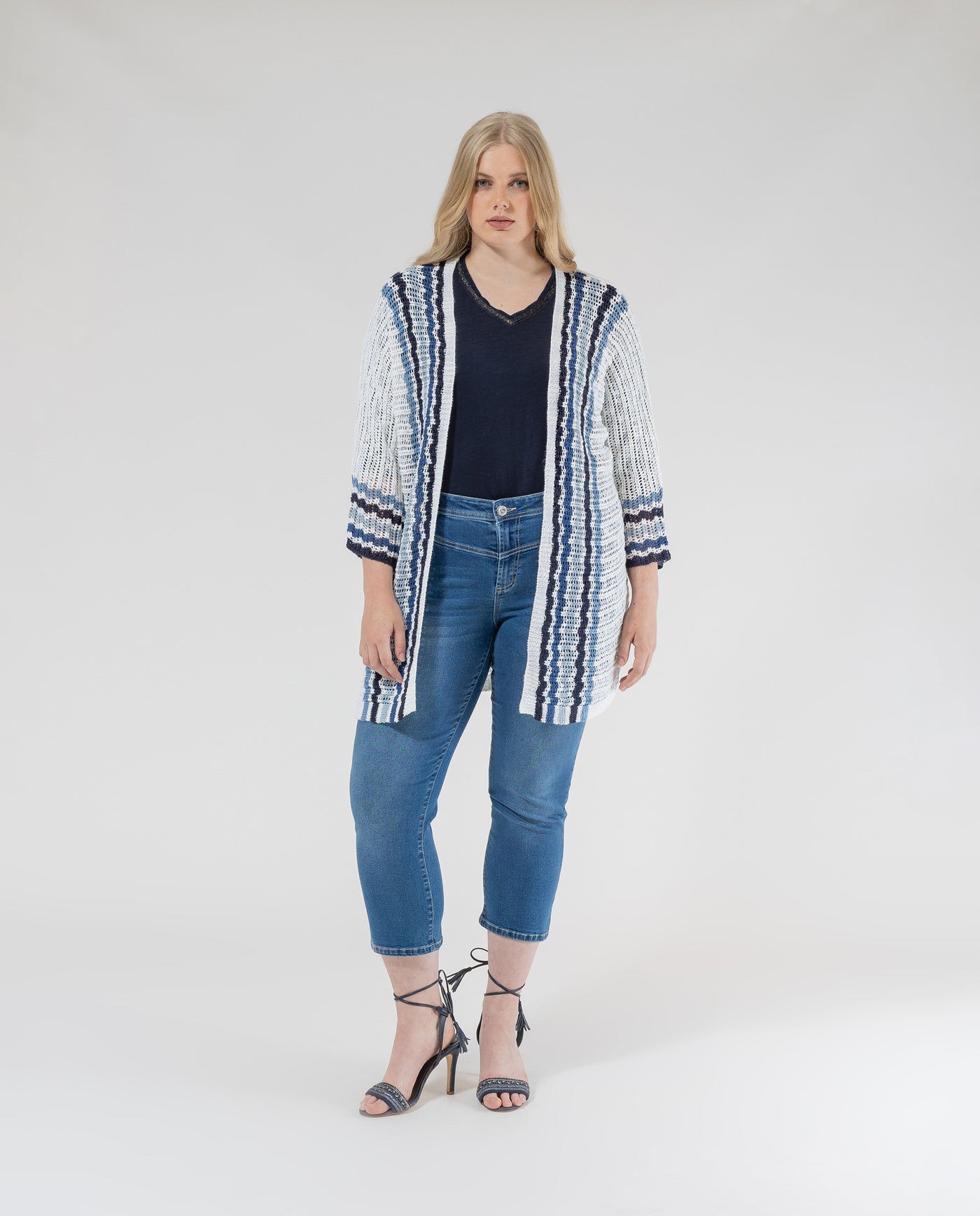 UNKNOWN CARDIGAN WITH BLUE BORDER