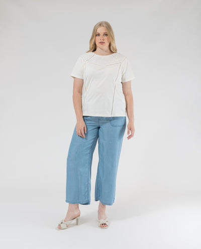 CAMISETA ROMANTICA CON BORDADO Y JARETAS  CRUDO