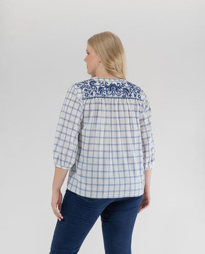 BLUSA CUADROS CON BORDADO EN HOMBROS Y CANESU TRASERO AZUL