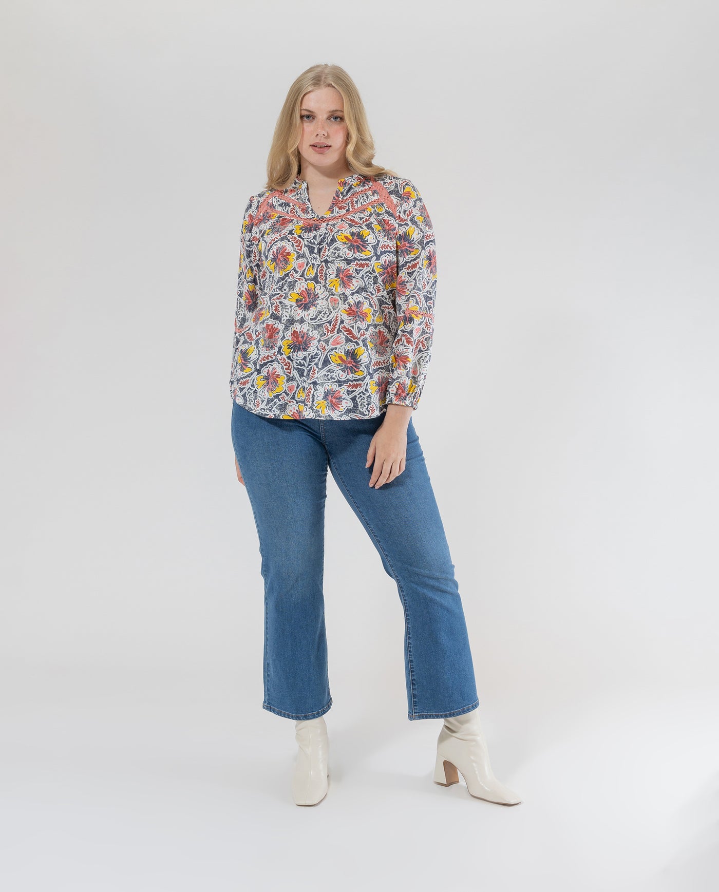 CAMISETA ESTAMPADA ESCOTE PICO  ROSA
