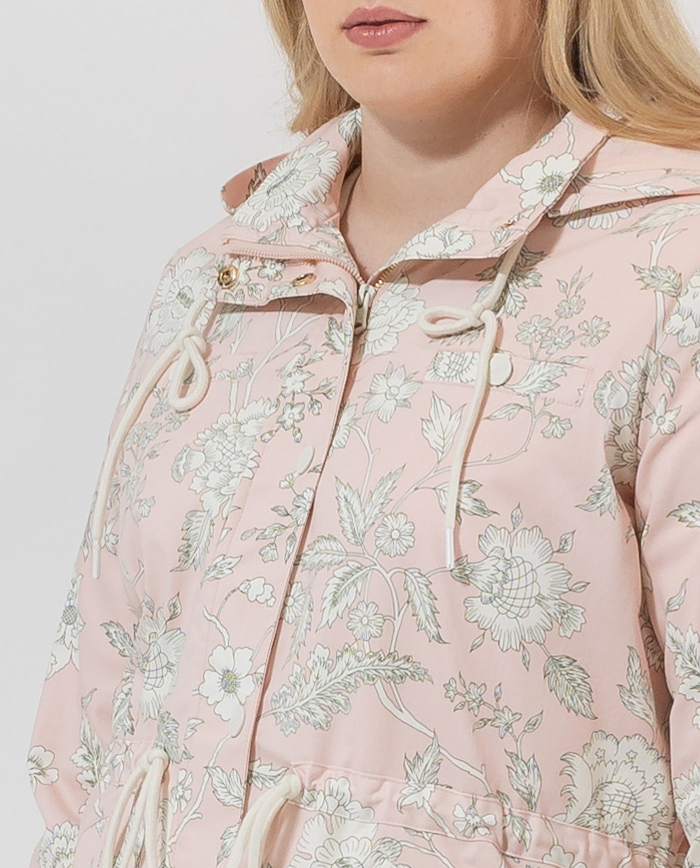PARKA ESTAMPADA CUELLO ALTO Y CAPUCHA DESMONTABLE BEIGE