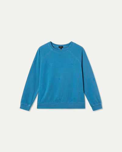 SUDADERA TINTE EN PRENDA CON BORDADOS. AZUL MEDIO