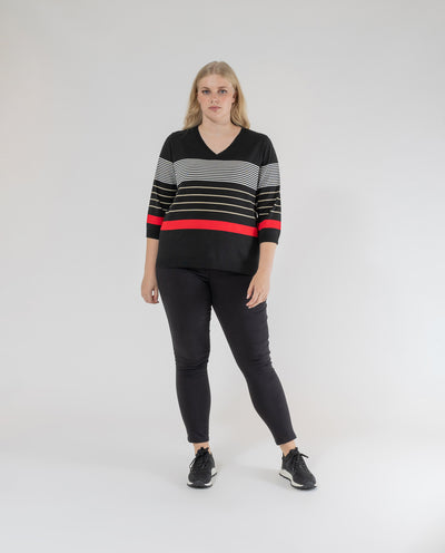 JERSEY RAYAS CON ESCOTE PICO Y MANGA TRES CUARTOS NEGRO