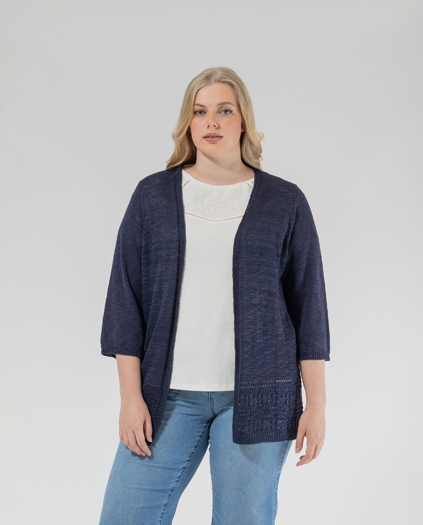 CARDIGAN LARGO MANGA TRES CUARTOS CON DISEÑO DESAGUJADO  AZUL MARINO