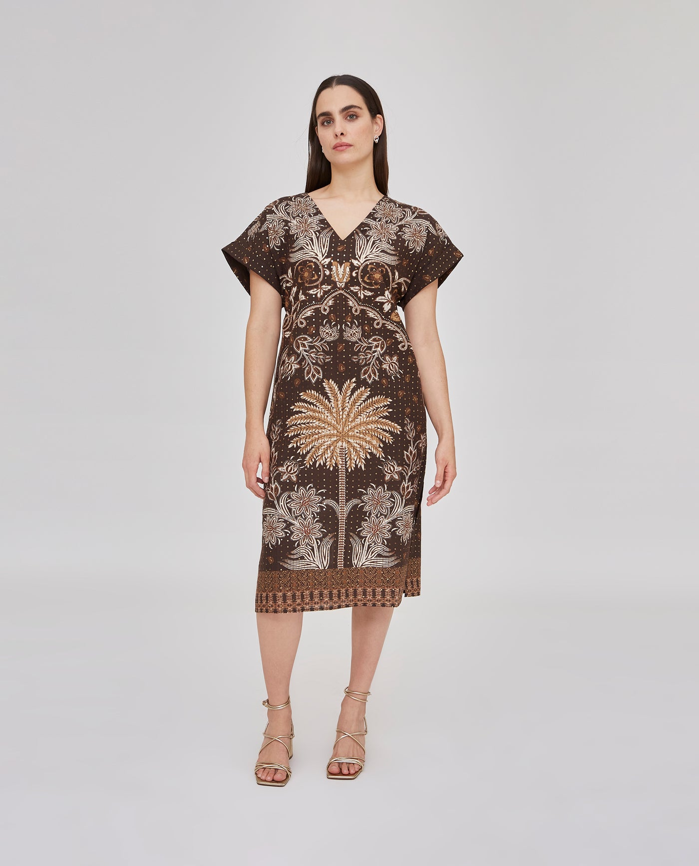 VESTIDO ESTAMPADO CON LENTEJUELA ESCOTE PICO  CRUDO