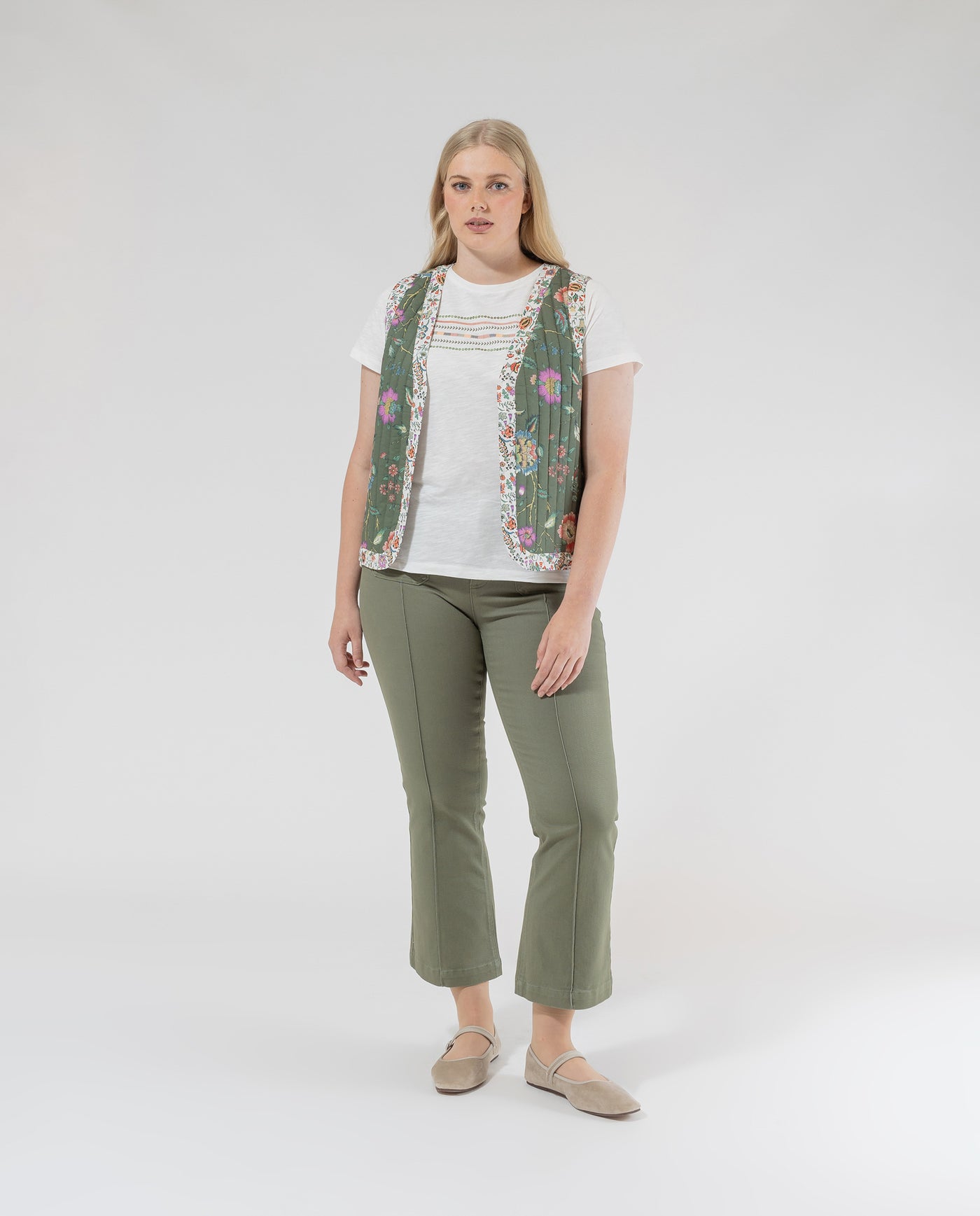 PANTALON BOLSILLOS PLASTRON EN DELANTERO CAQUI