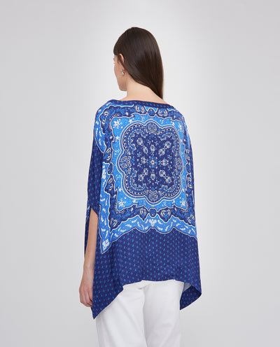 PONCHO ESTAMPADO CUELLO REDONDO Y MANGA CAIDA AZUL MARINO