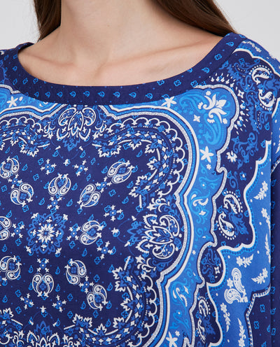 PONCHO ESTAMPADO CUELLO REDONDO Y MANGA CAIDA AZUL MARINO