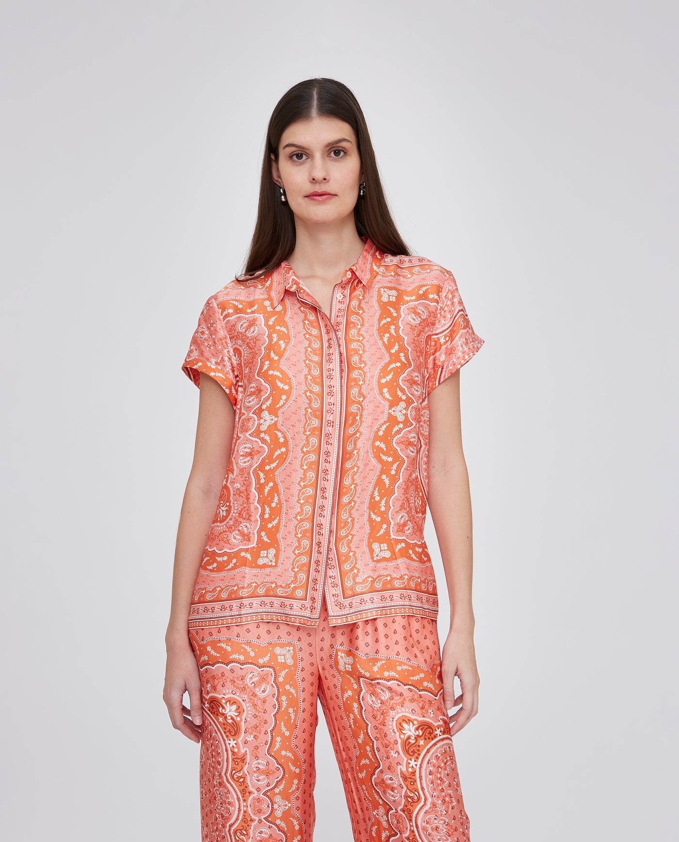 BLUSA CUELLO SOLAPA MANGA CORTA CON ESTAMPADO POSICIONAL NARANJA