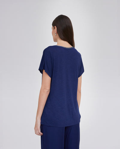 CAMISETA CON ESCOTE DE PICO Y MANGA CORTA CAIDA AZUL MARINO