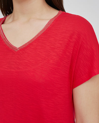 CAMISETA CON ESCOTE DE PICO Y MANGA CORTA CAIDA ROJO
