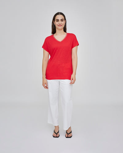 CAMISETA CON ESCOTE DE PICO Y MANGA CORTA CAIDA ROJO