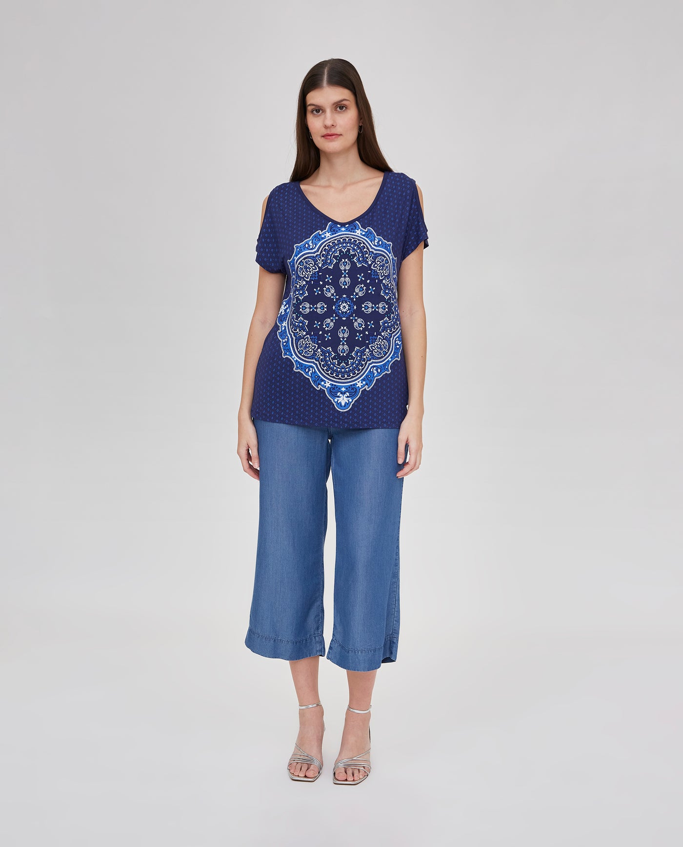 CAMISETA ESCOTE PICO ESTAMPADO  POSICIONAL  AZUL OSCURO