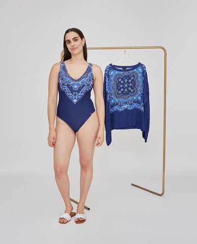 BAÑADOR CON ESTAMPADO POSICIONADO Y COPA AZUL MARINO
