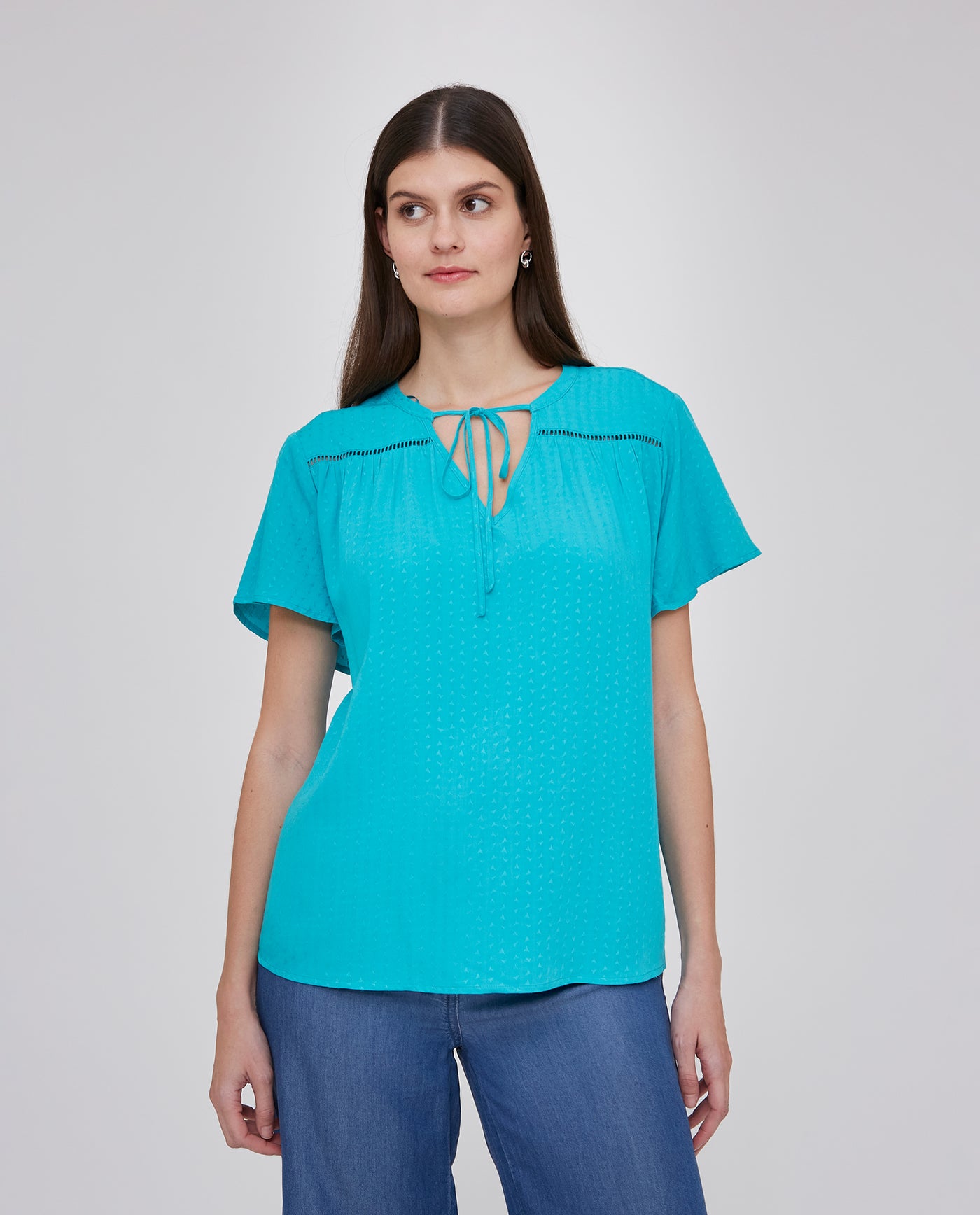 BLUSA ESCOTE PICO Y DETALLE ENTREDOS TURQUESA