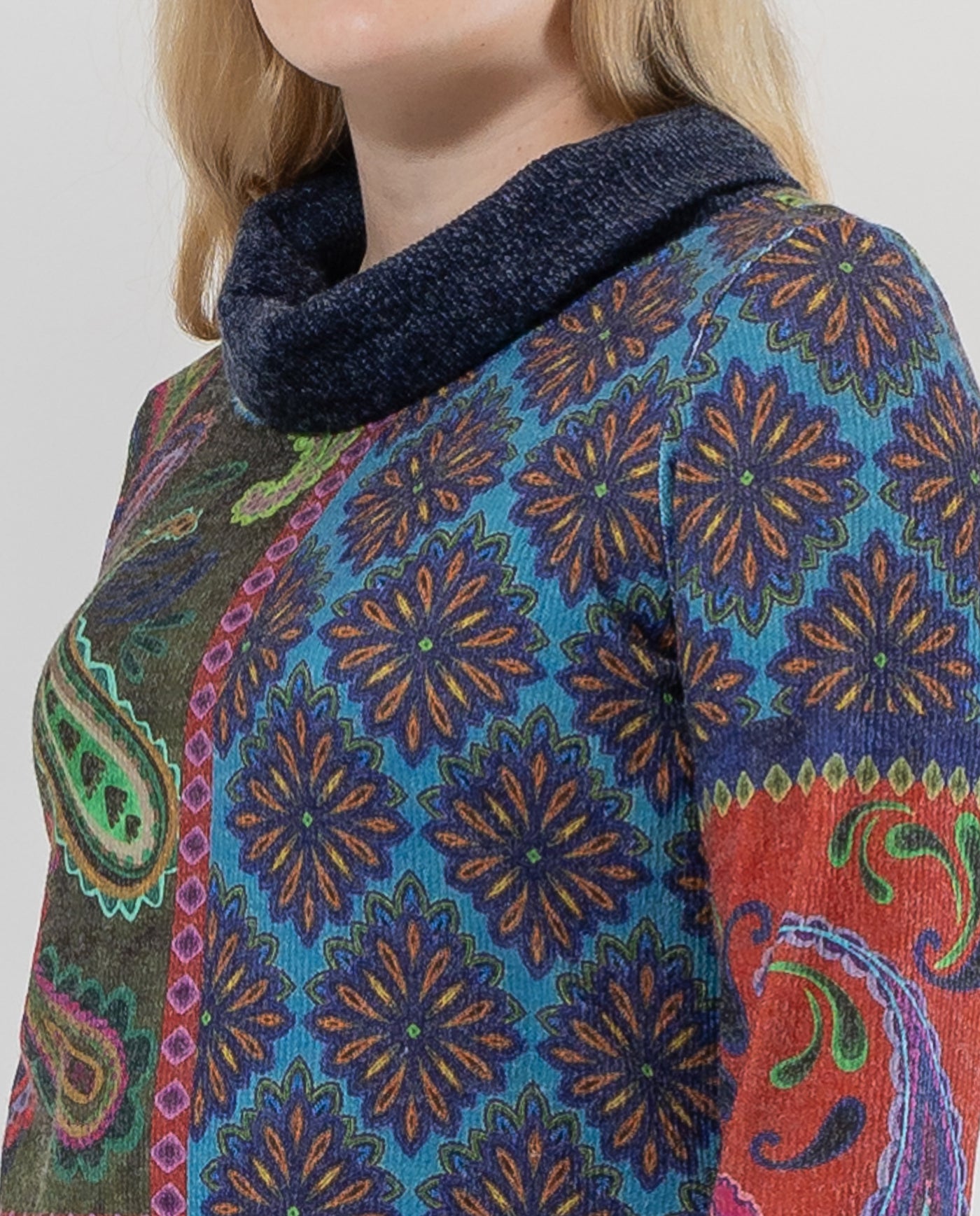 VESTIDO ESTAMPADO PAISLEY CON CUELLO BUCHE  AZUL MARINO