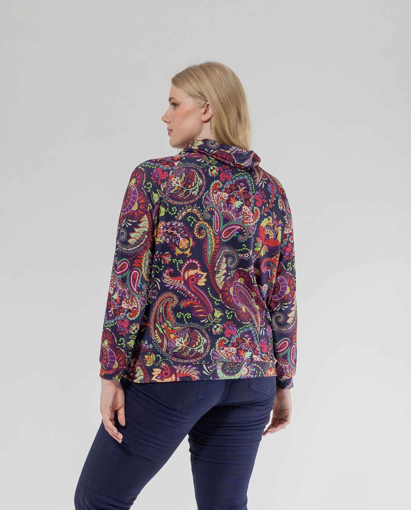 SUETER CUELLO BUCHE ESTAMPADO PAISLEY AZUL MARINO