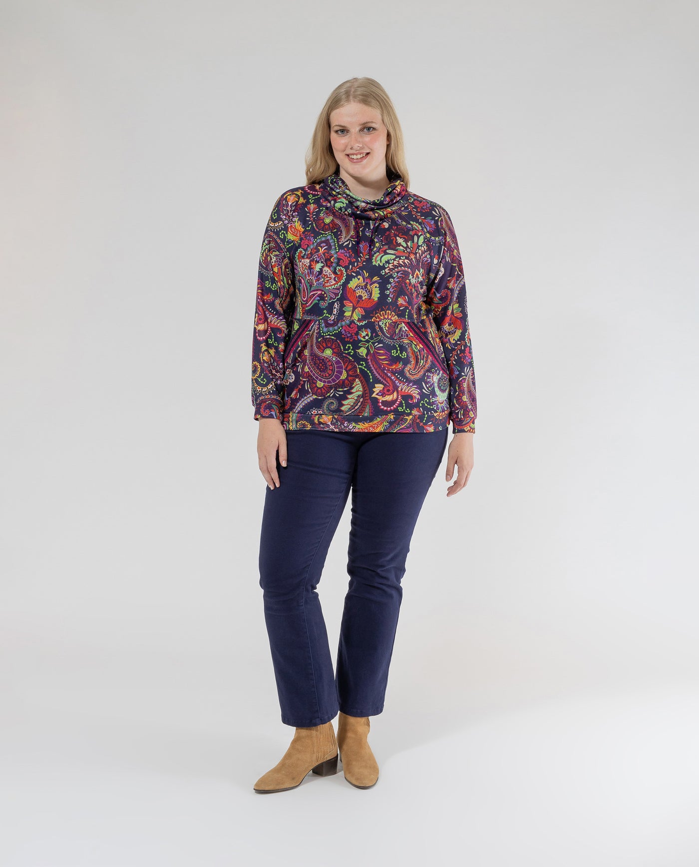 SUETER CUELLO BUCHE ESTAMPADO PAISLEY AZUL MARINO