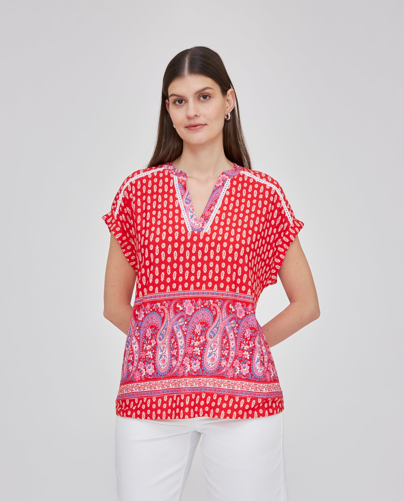 CAMISETA CUELLO MAO Y ENTREDOS EN CUELLO MAGENTA