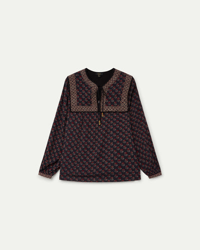 BLUSA CON PECHERA Y CENEFA MARRÓN