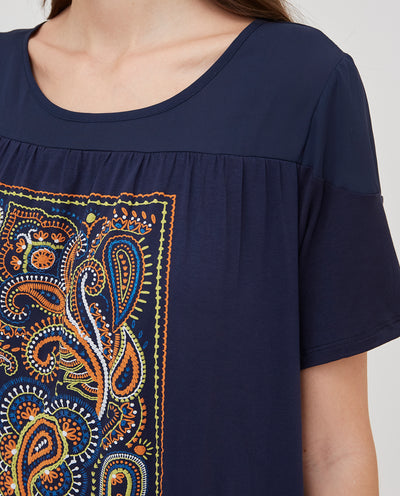 CAMISETA BIMATERIA CON ESTAMPADO POSICIONAL  AZUL OSCURO