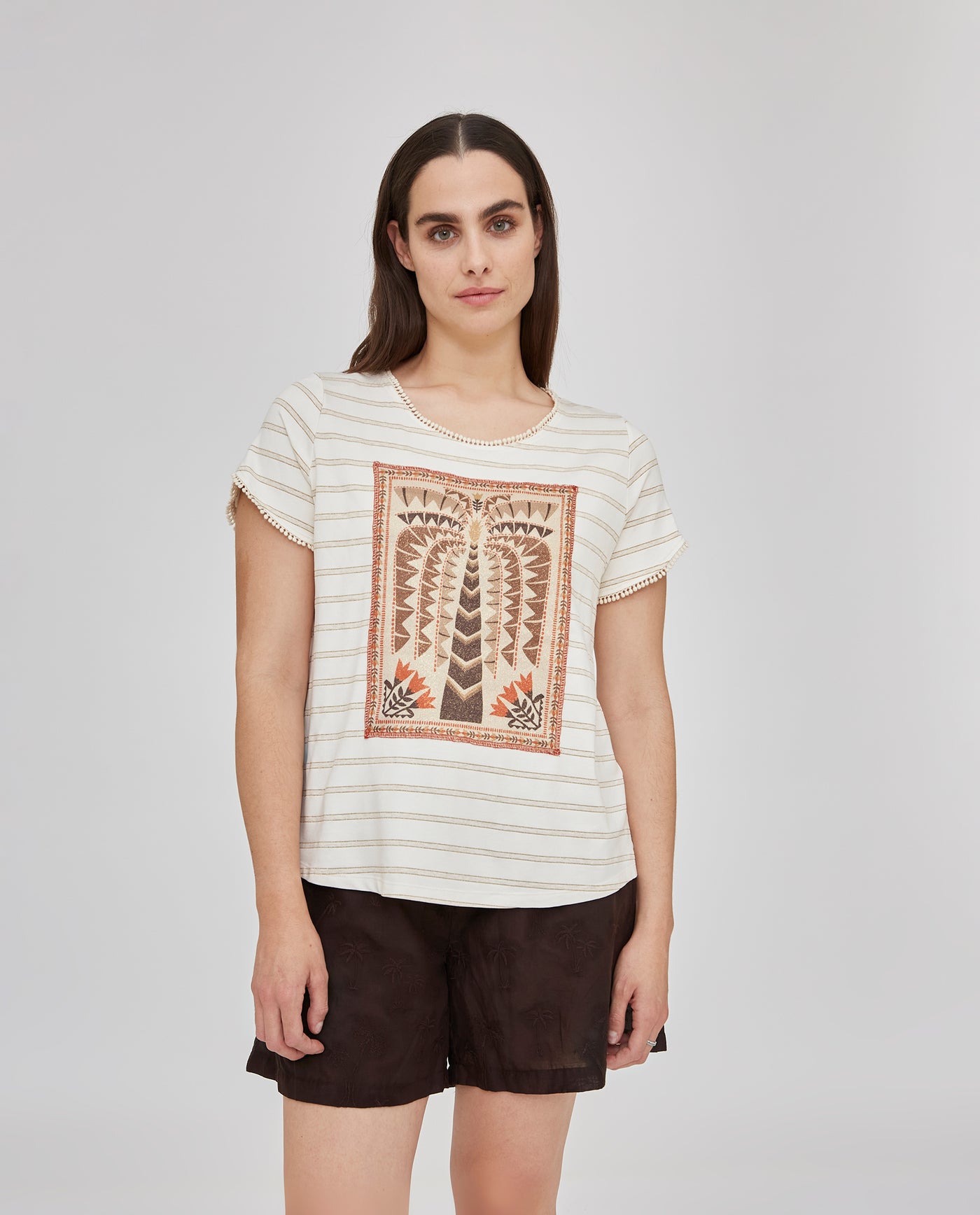 CAMISETA RAYAS CON HILO METALICO Y ESTAMPADO EN DELANTERO CRUDO