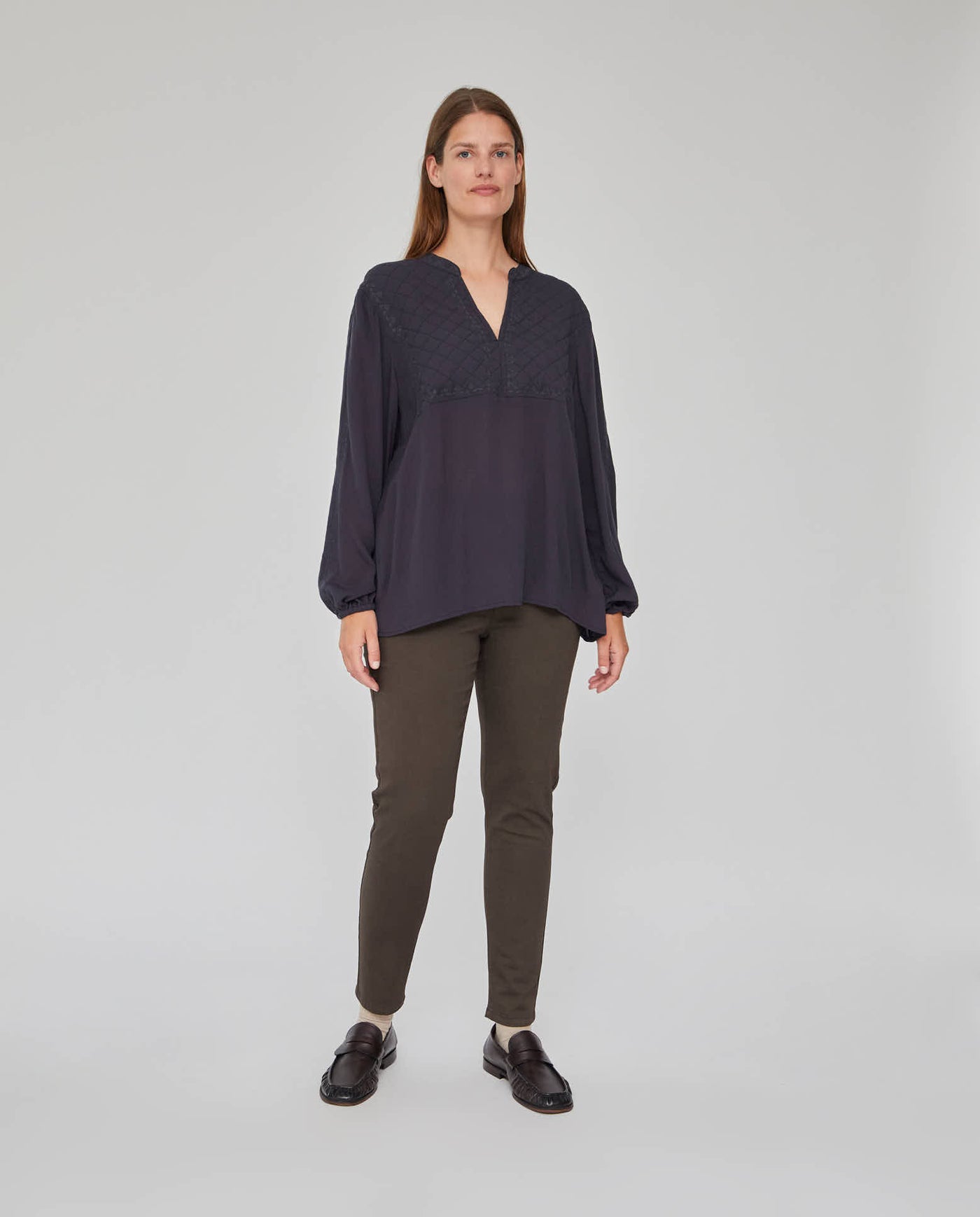 BLUSA MANGA LARGA CON CANESU ACOLCHADO GRIS OSCURO