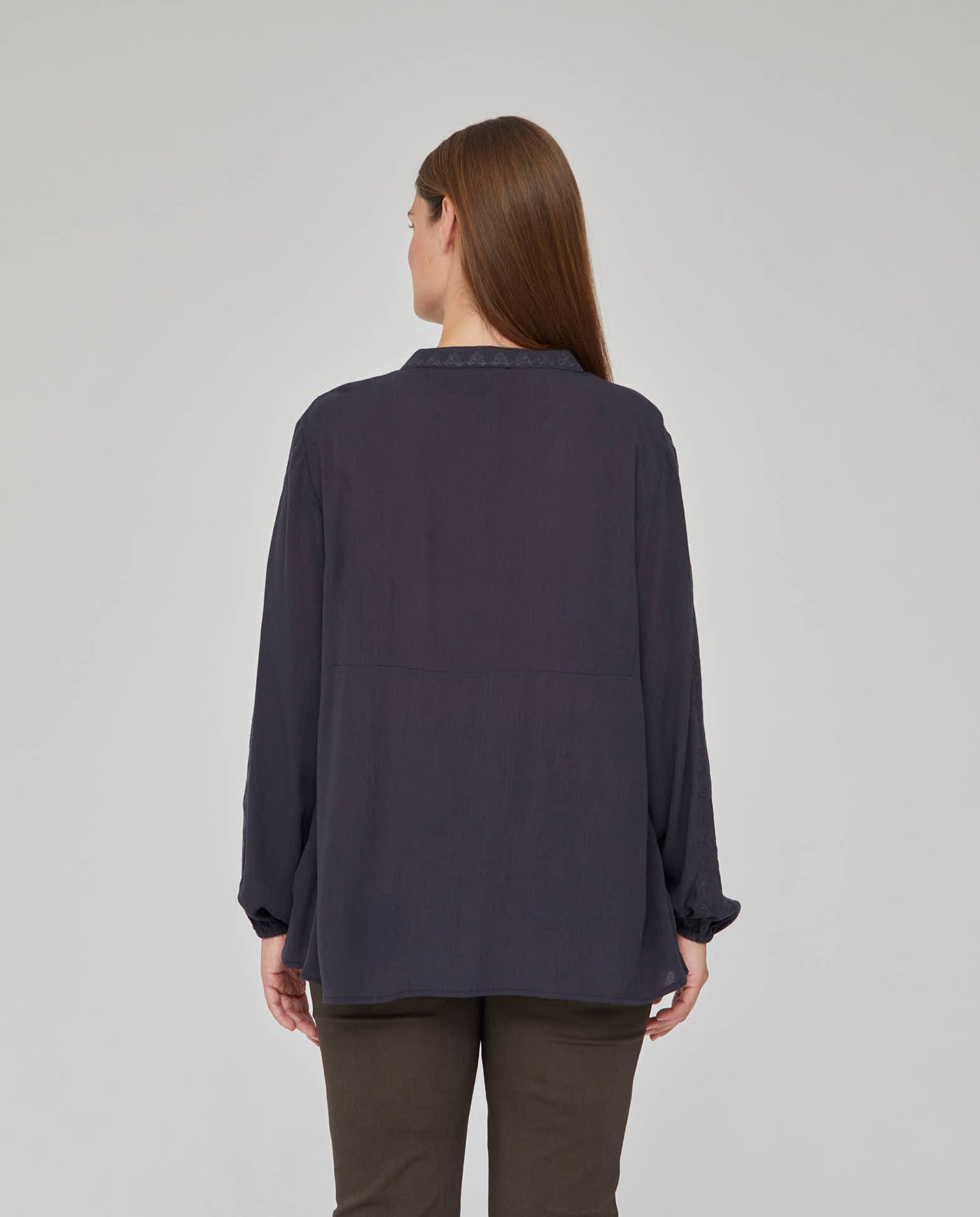 BLUSA MANGA LARGA CON CANESU ACOLCHADO GRIS OSCURO
