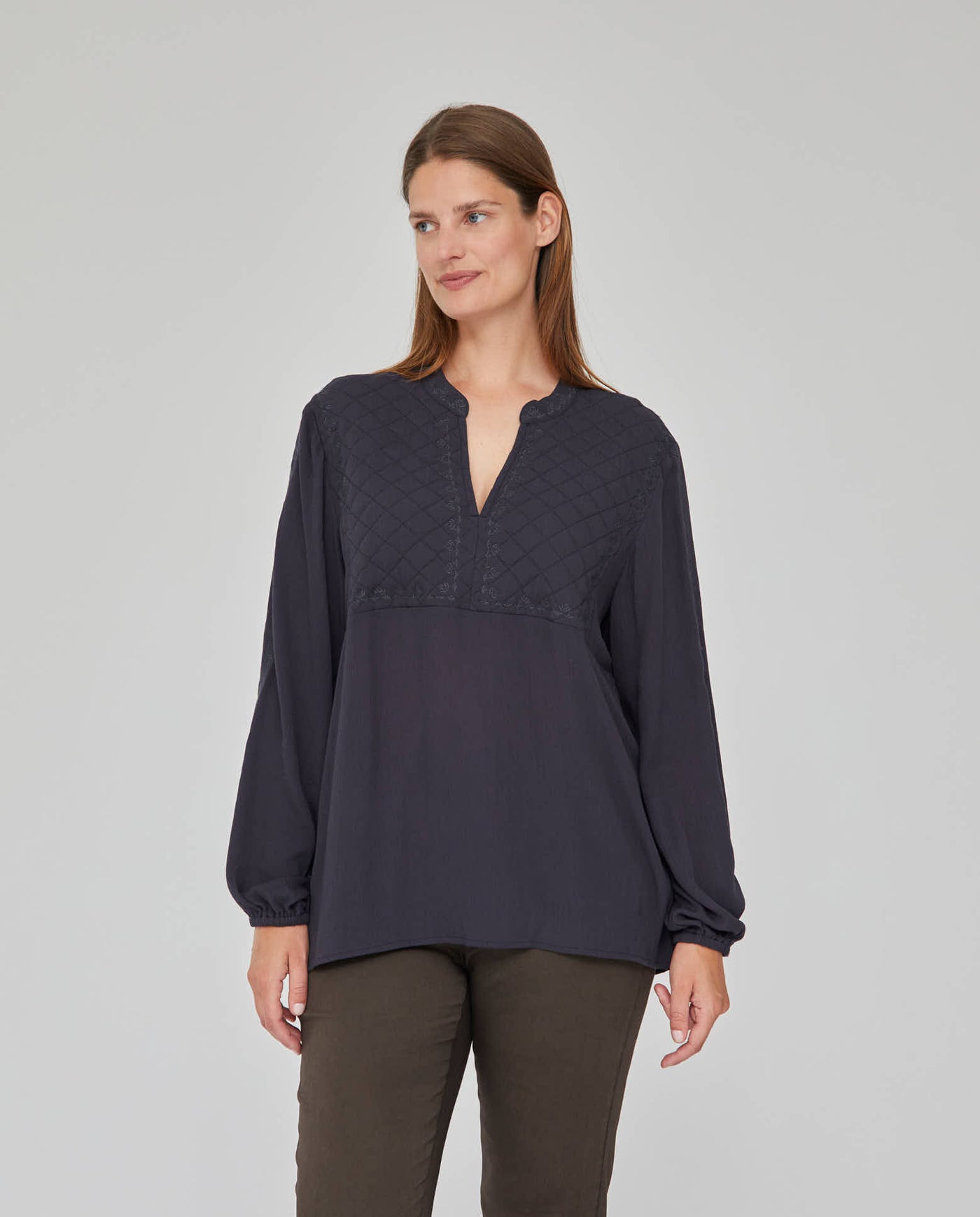 BLUSA MANGA LARGA CON CANESU ACOLCHADO GRIS OSCURO