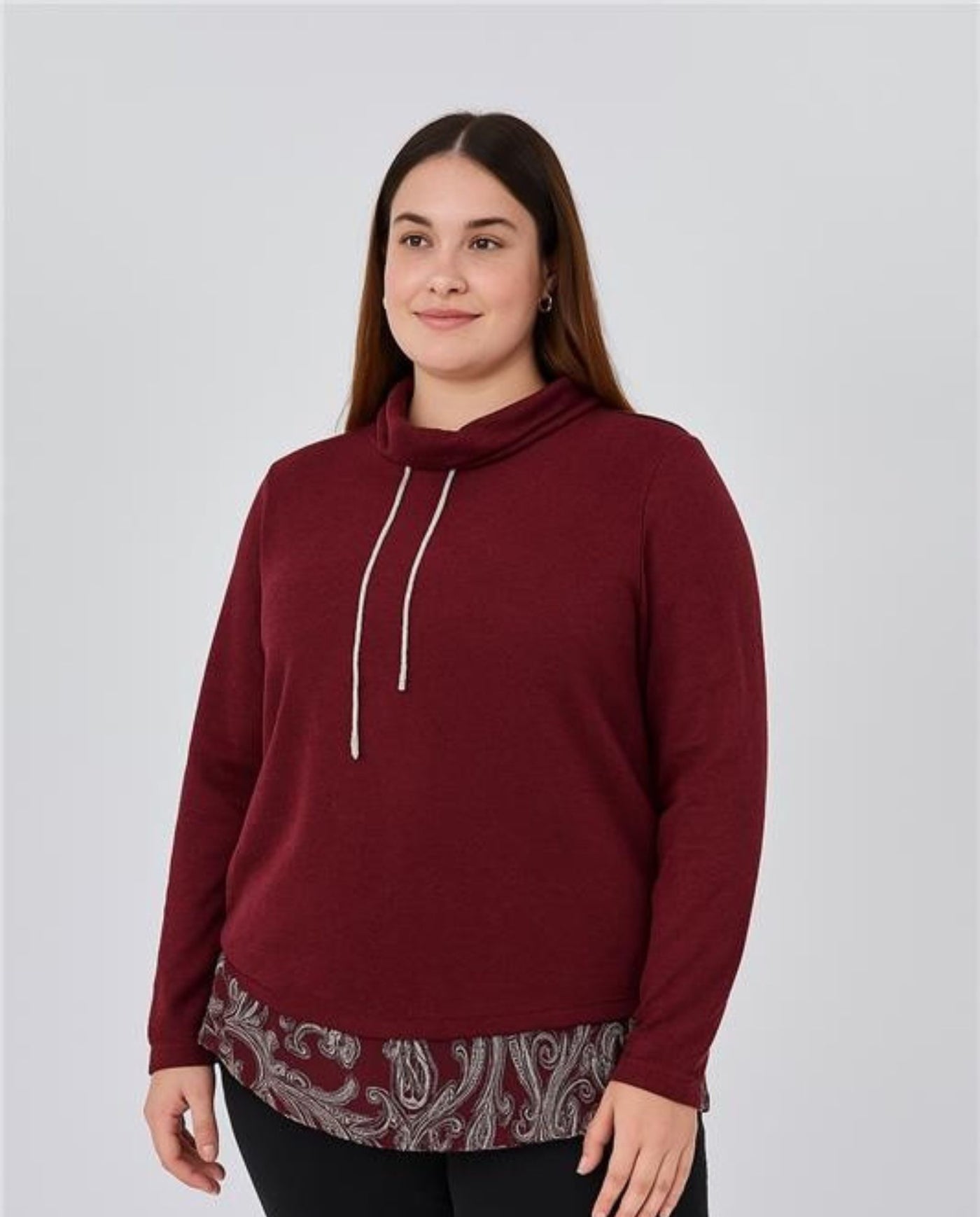 Sueter De Cuello Alto Con  Faldon En El Bajo  Granate