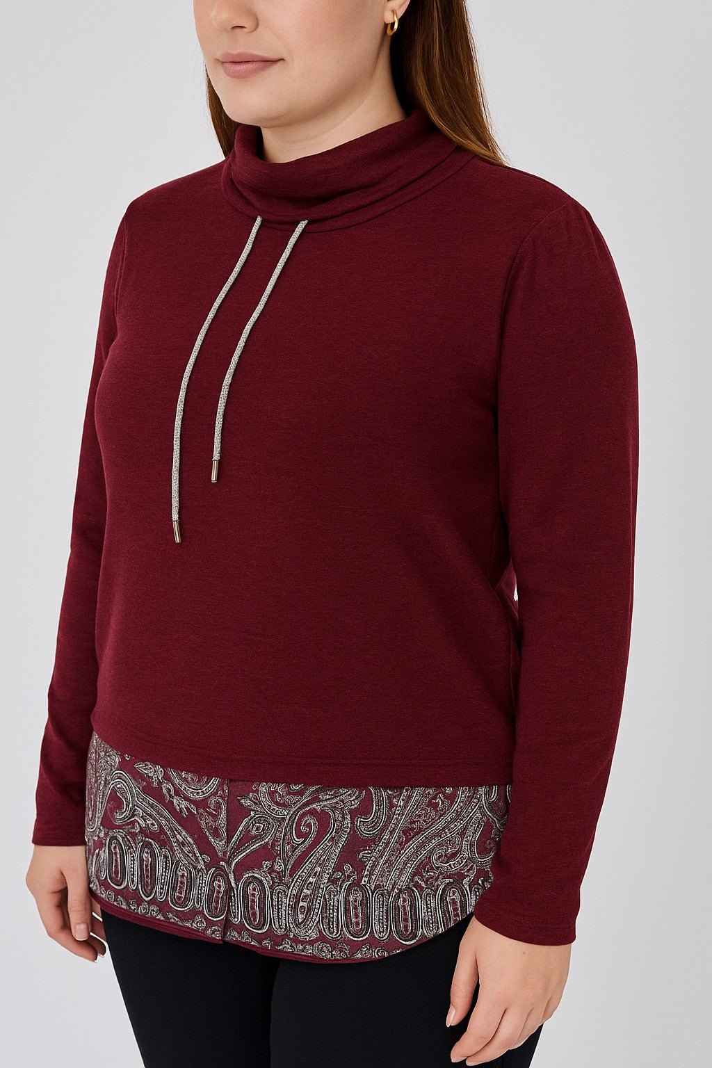 Sueter De Cuello Alto Con  Faldon En El Bajo  Granate